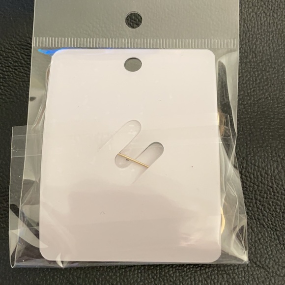 Gold L brooch - Picture 3 of 4